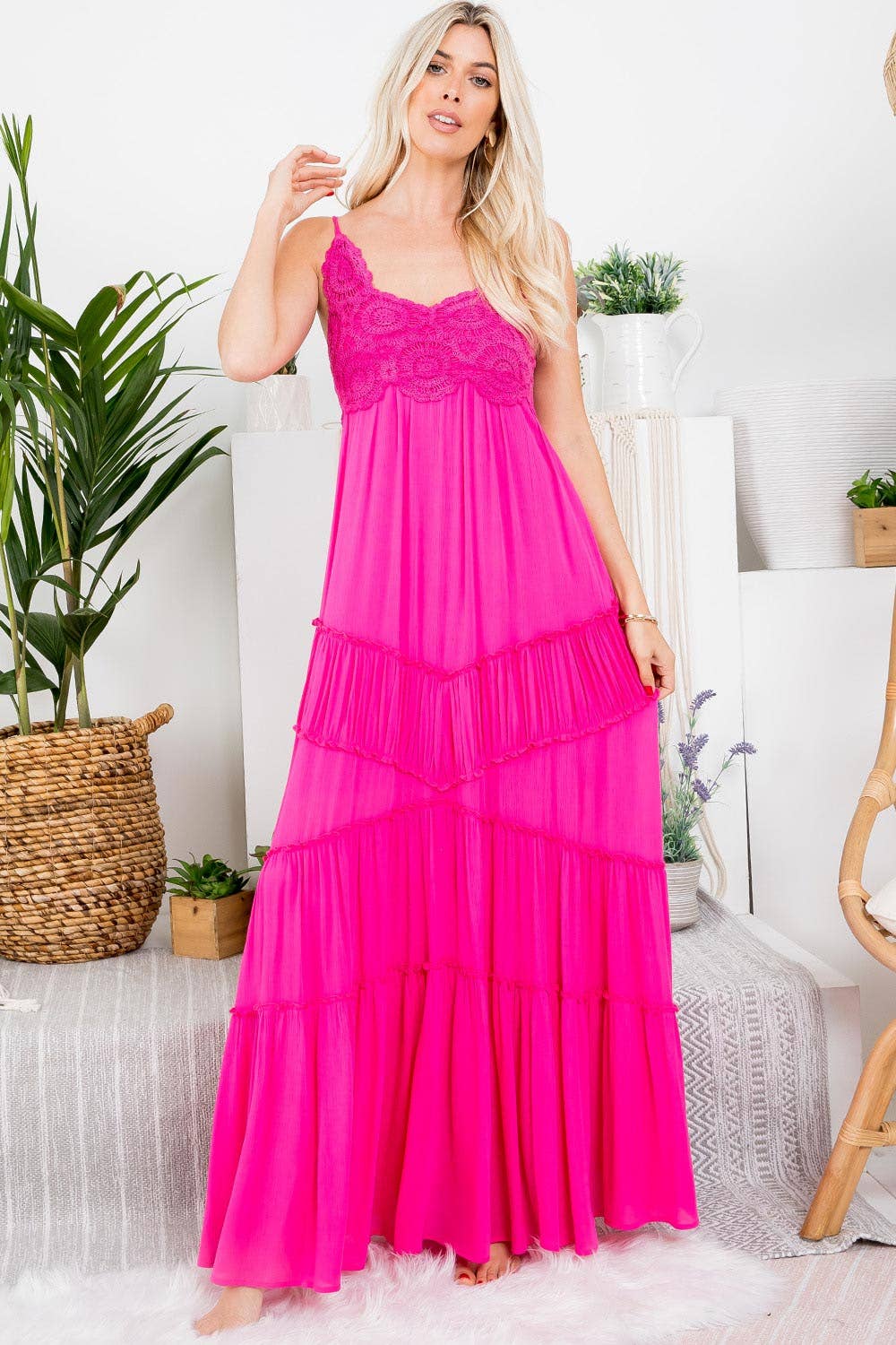 CROCHET LACE TIEREN HEMLINE MAXI DRESS: NAVY / M