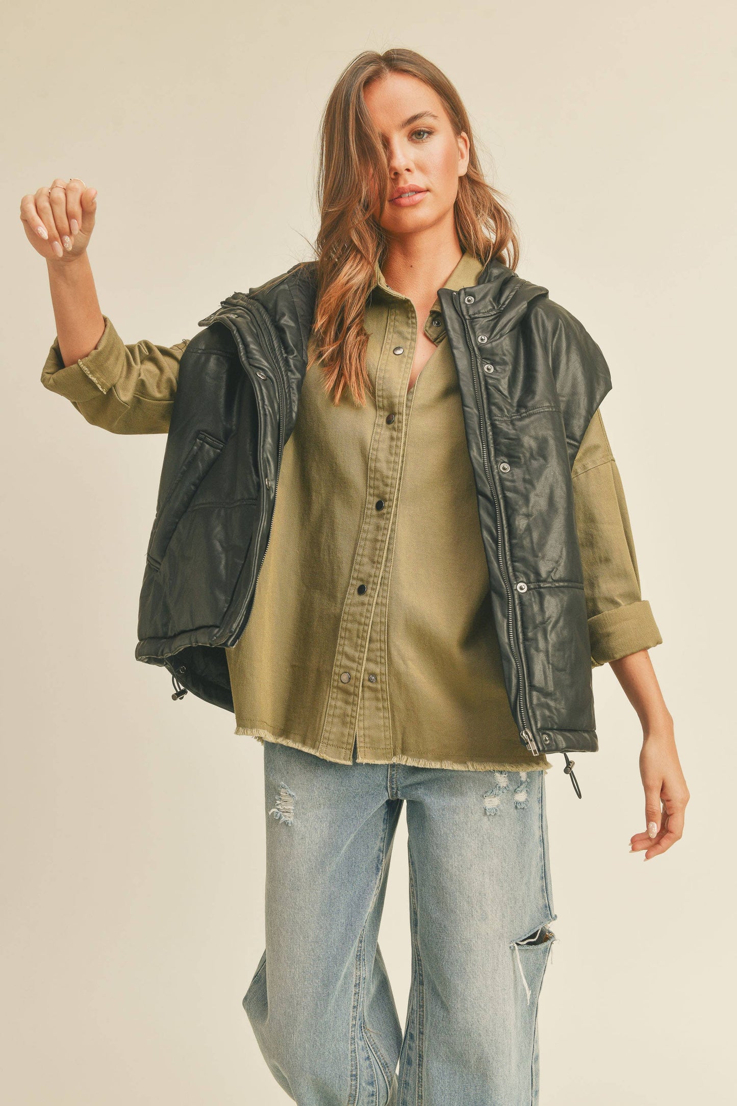 J1606 PLEATHER VEST WITH HOODIE: CREAM / ONE SIZE