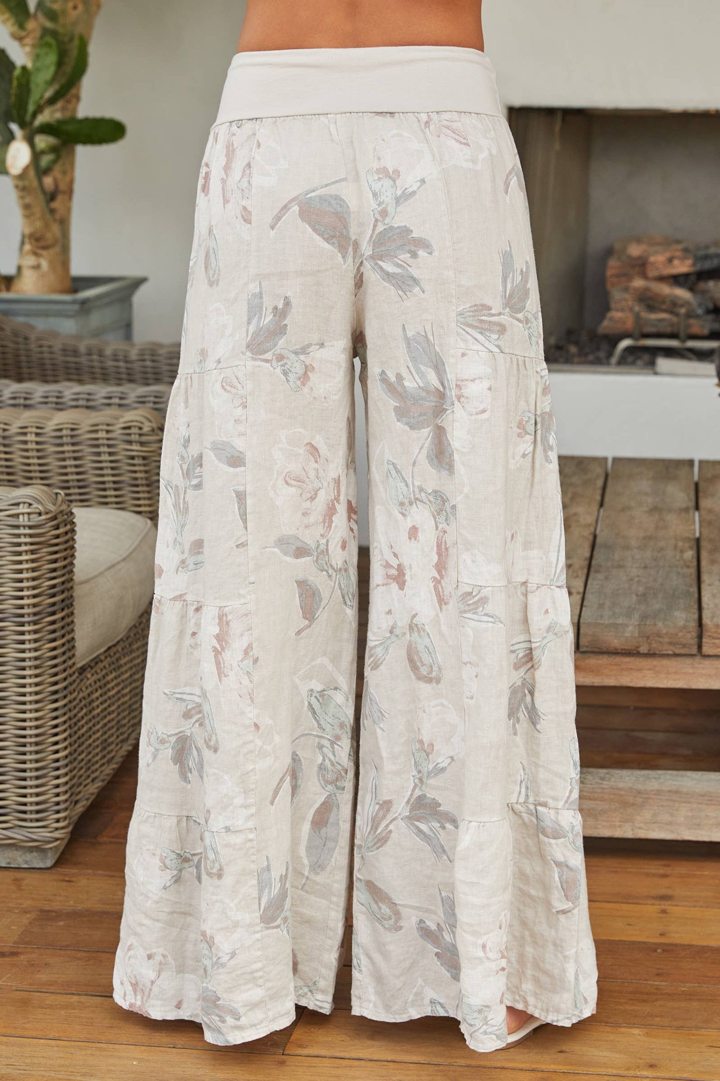 LINEN FLORAL TIERED PALAZZO PANT(2-36-FLORAL-BEIGE): MEDIUM