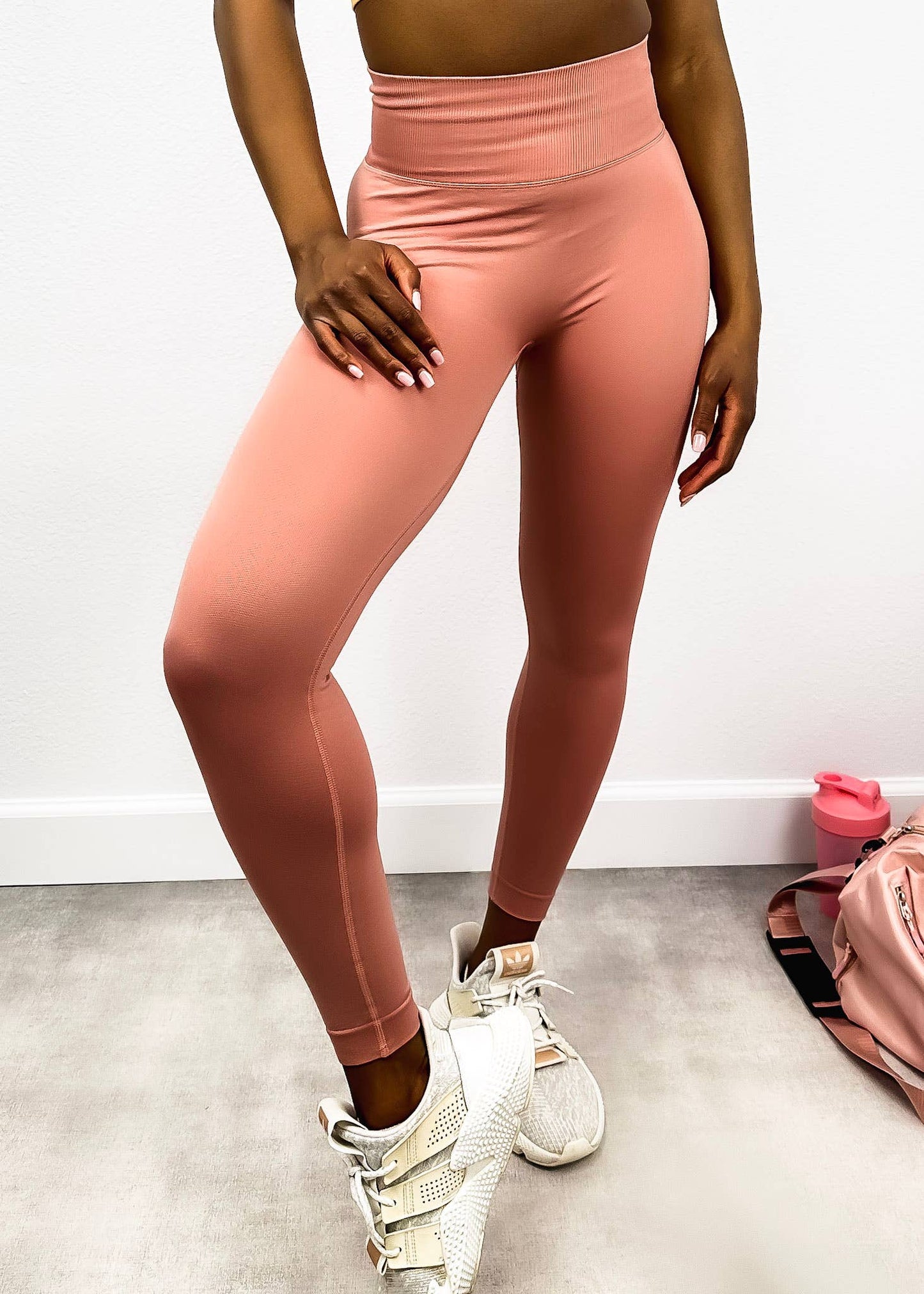 Hip Sculpting & Lifting Yoga Pants: Black / Small 4-6