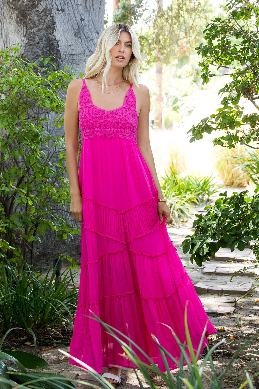 CROCHET LACE TIEREN HEMLINE MAXI DRESS: MOCHA / S