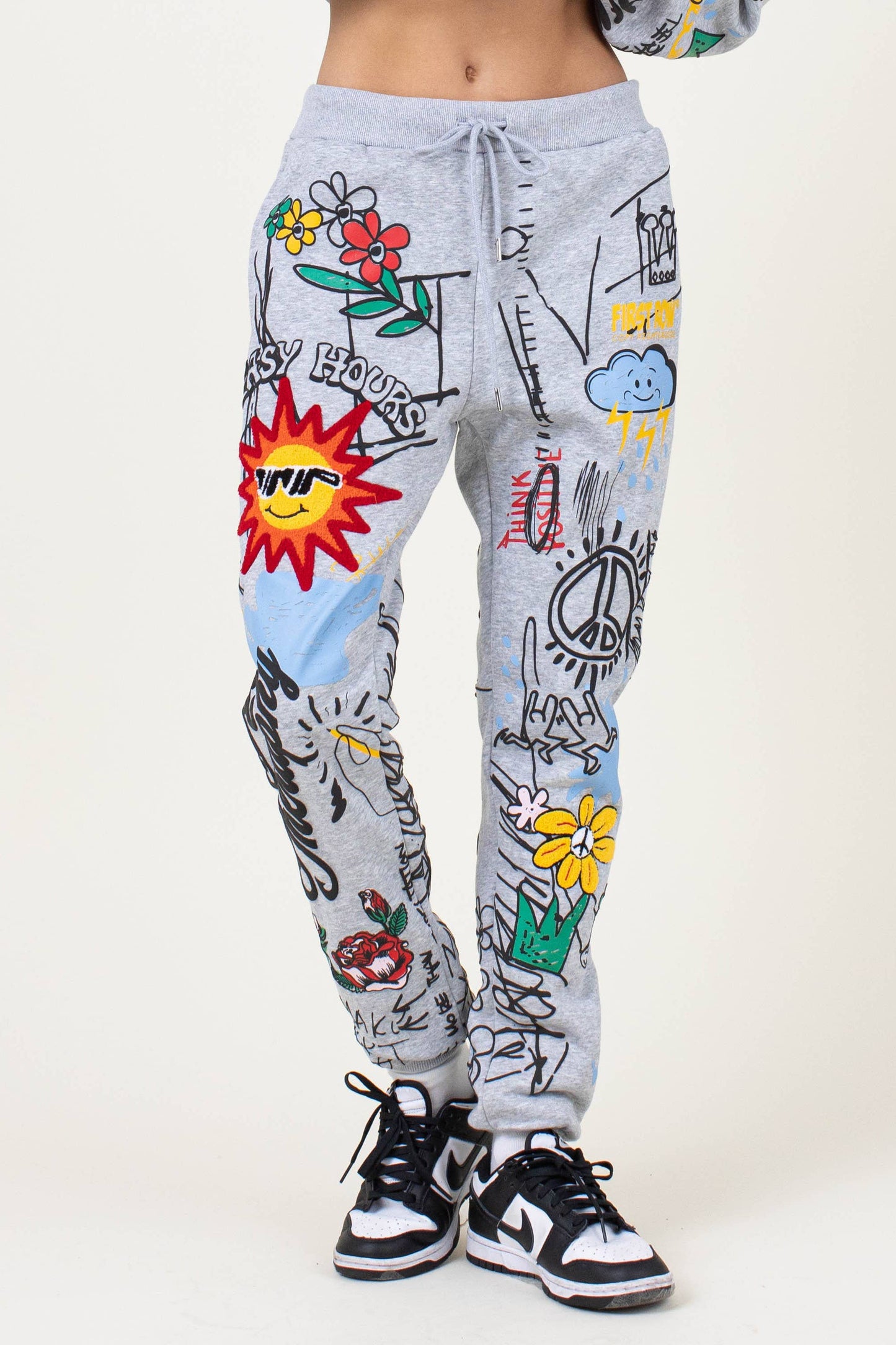 ALLOVER HAND DRAWING & CHENILLE PATCH JOGGER PANTS: GREY / XL