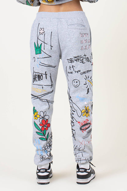 ALLOVER HAND DRAWING & CHENILLE PATCH JOGGER PANTS: GREY / XL