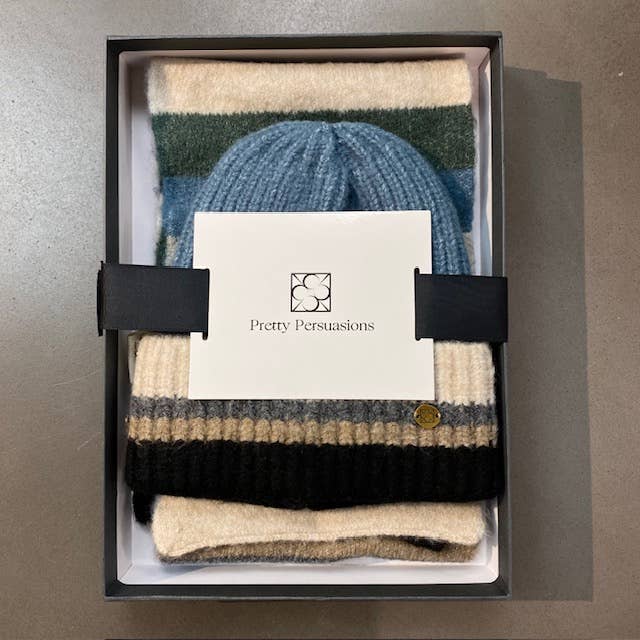S23215C Merry Fun Scarf/Beanie Gift Box Set