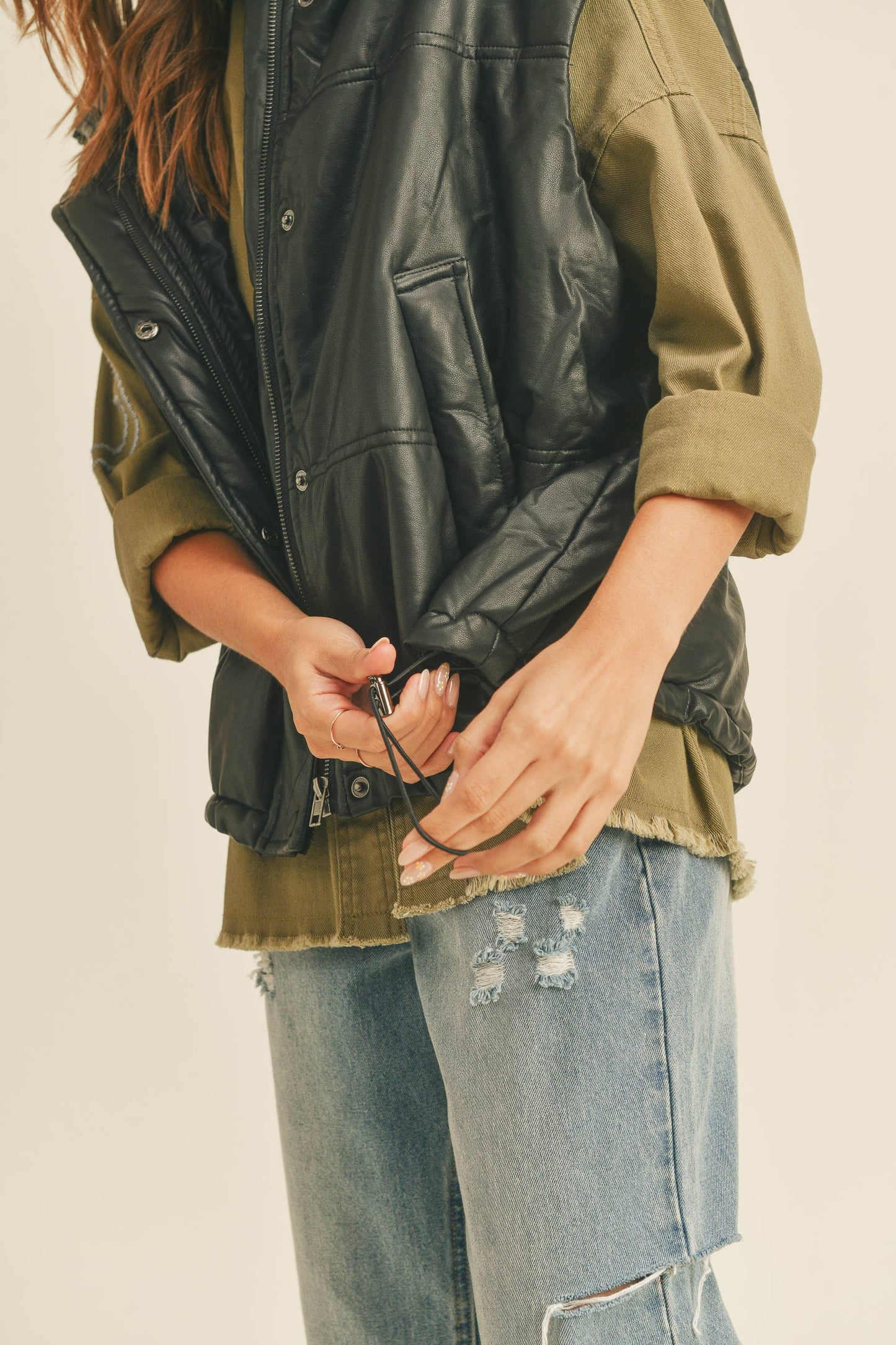 J1606   PLEATHER VEST WITH HOODIE: CREAM / ONE SIZE