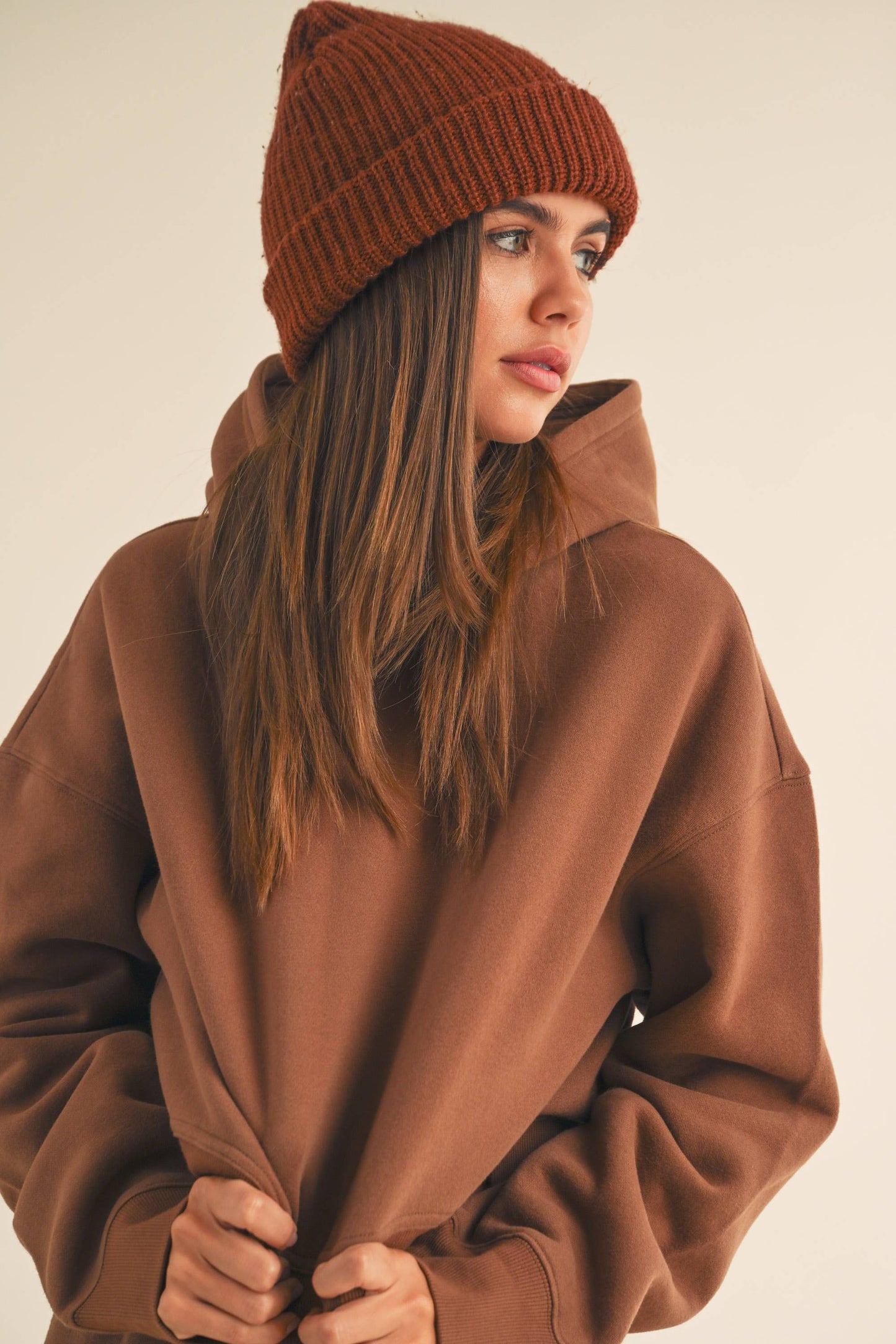 FLEECE SWEATSHIRT WITH HOODIE: BLACK / M T3134ST