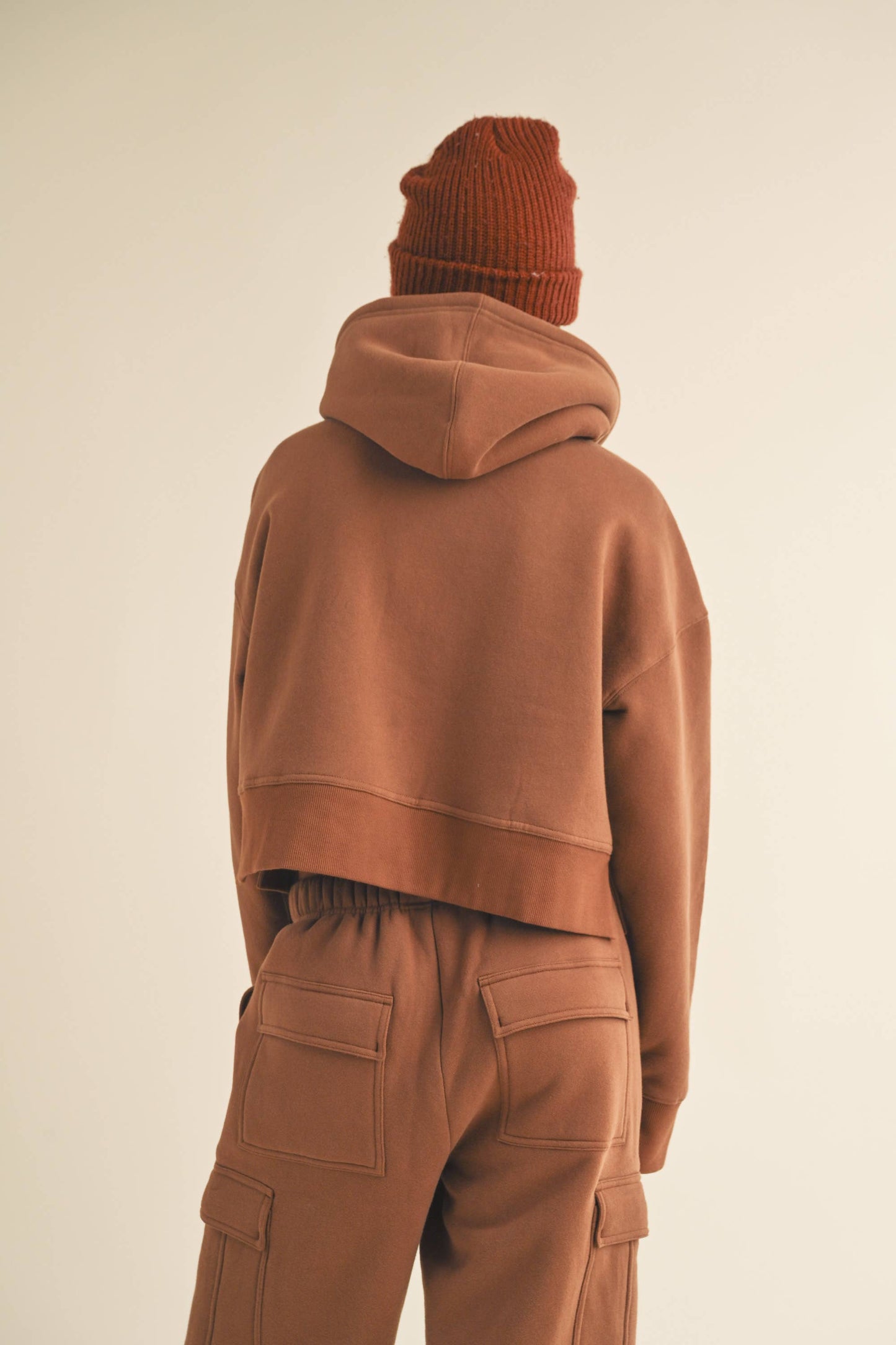 FLEECE SWEATSHIRT WITH HOODIE: BLACK / M T3134ST