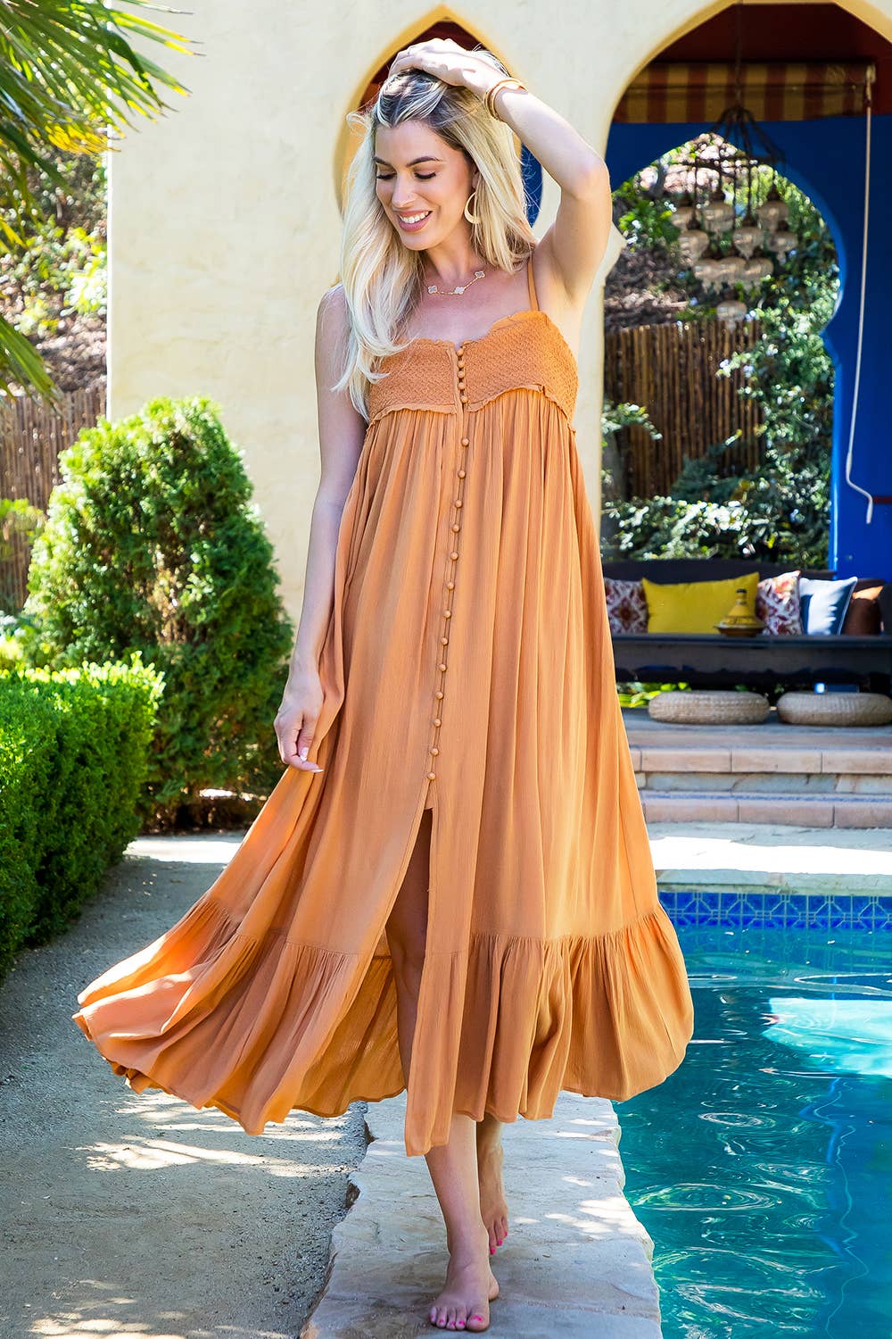 FLOWY  SMOCKED BUTTON DOWN MAXI DRESS: BLACK / S