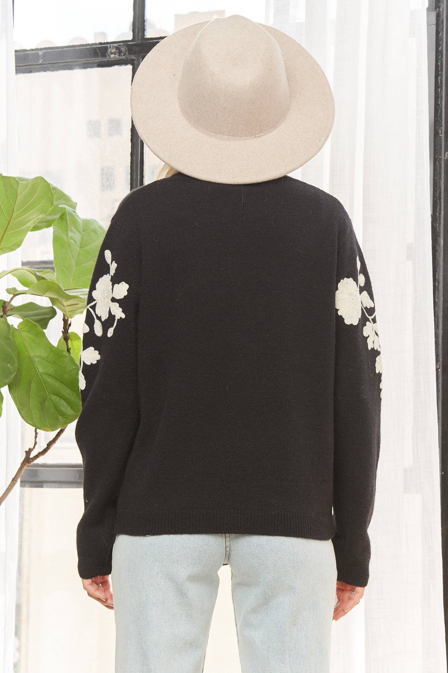 CESW3955- FLORAL ROUND NECK KNIT SWEATER