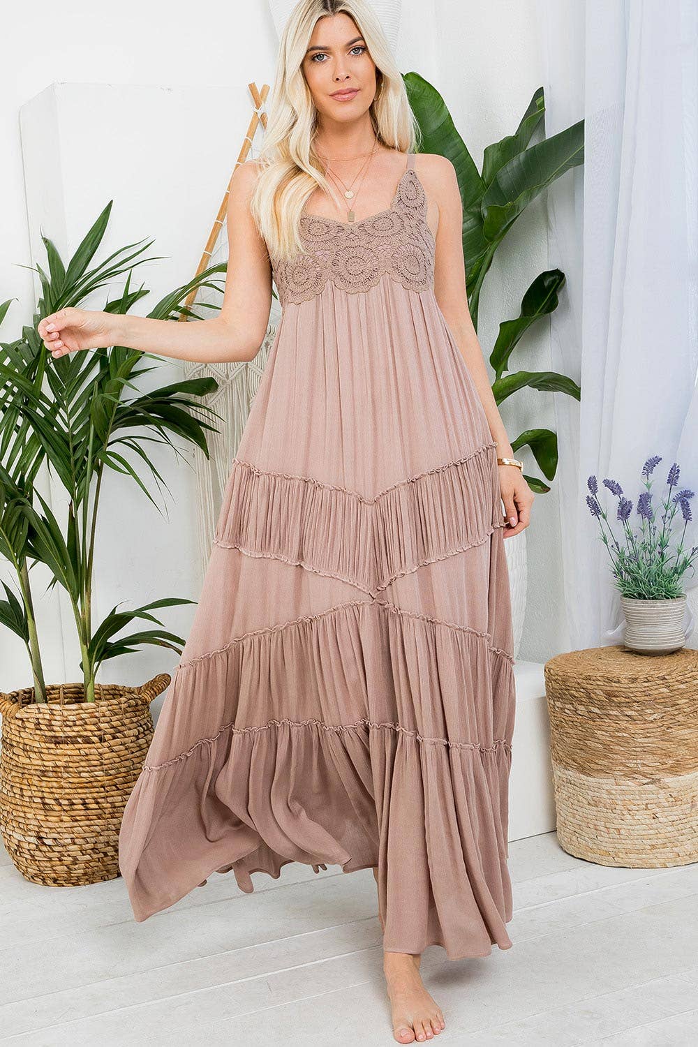 CROCHET LACE TIEREN HEMLINE MAXI DRESS: NAVY / S