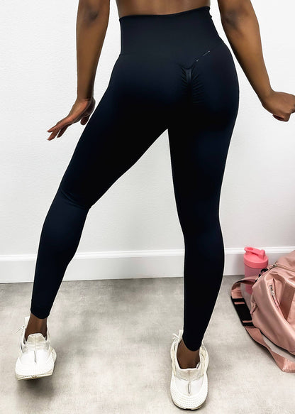 Hip Sculpting & Lifting Yoga Pants: Black / Large 8-10