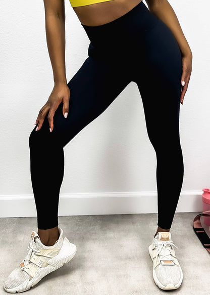 Hip Sculpting & Lifting Yoga Pants: Black / Small 4-6